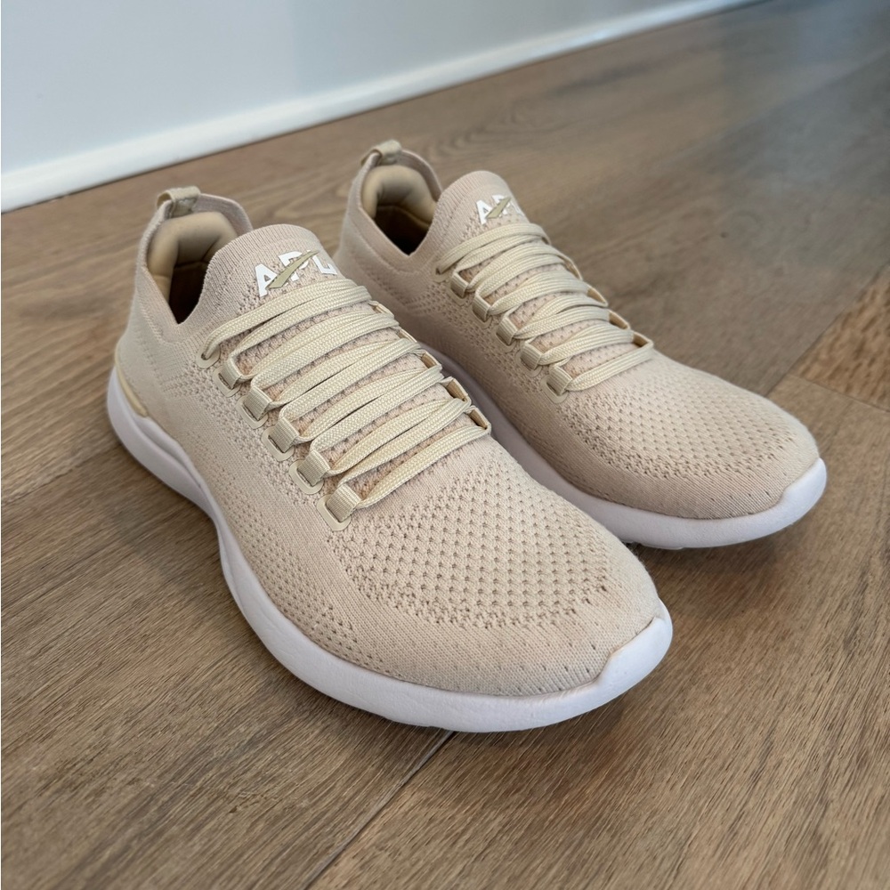 APL Women’s Techloom Breeze Ivory Size 7.5